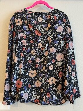 Jones New York Floral V-Neck Long-Sleeve Blouse in Black and Pink Large